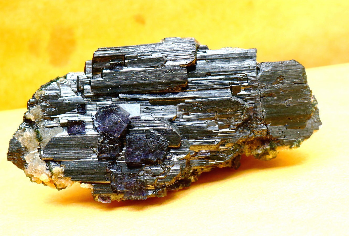 Natural”Hair” Blue Cubic fluorite Black tungsten ore mineral specimen/China