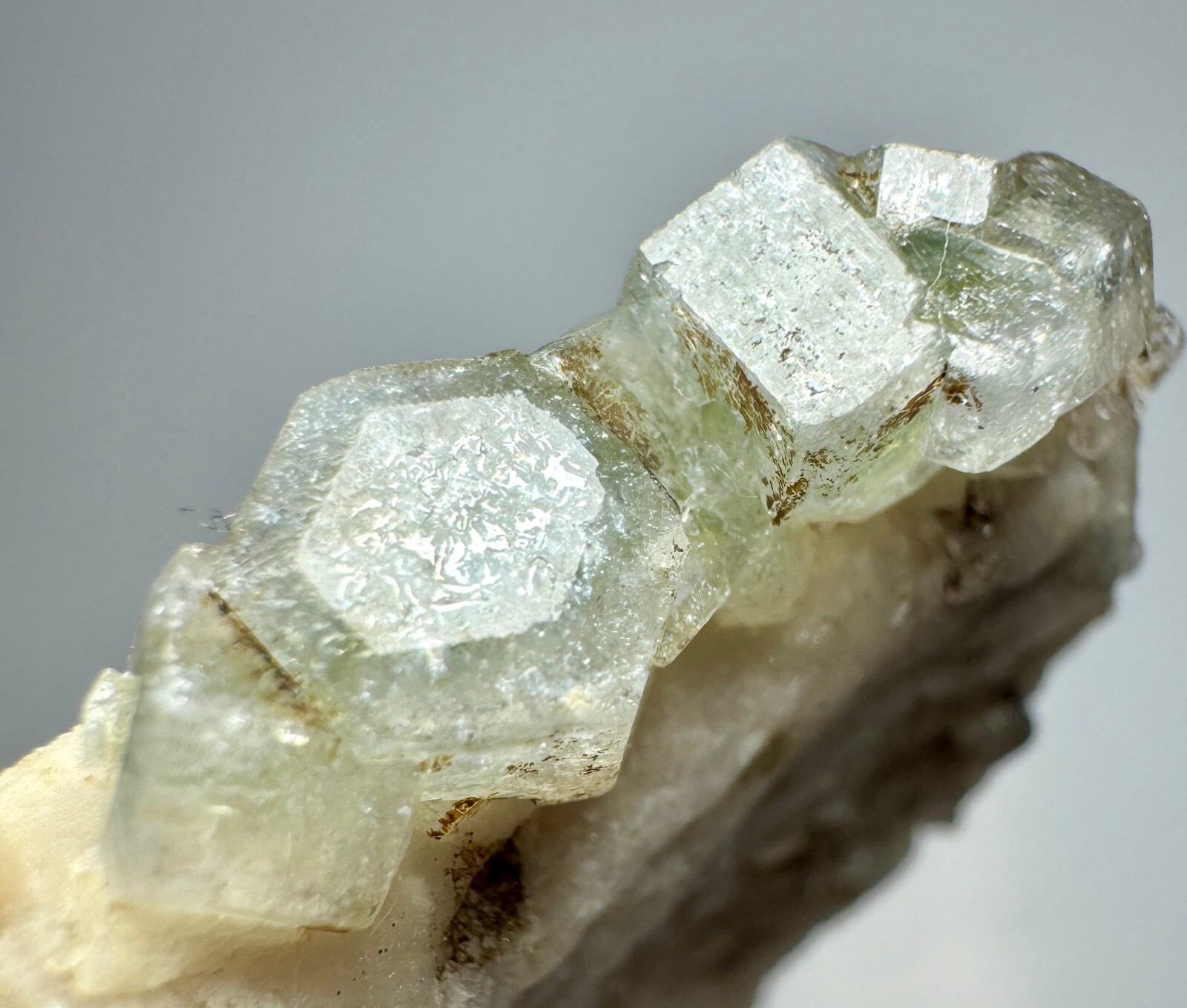 55 Carats Full Terminated Fluorescent Phosphore Apatite Crystals Bunch On Matrix