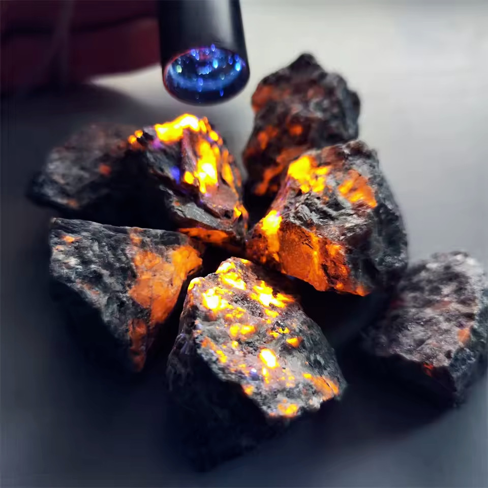 3pcs Rough Yooperlite Stones – UV Fluorescent Glowing Emberlite Fire Rocks Gifts