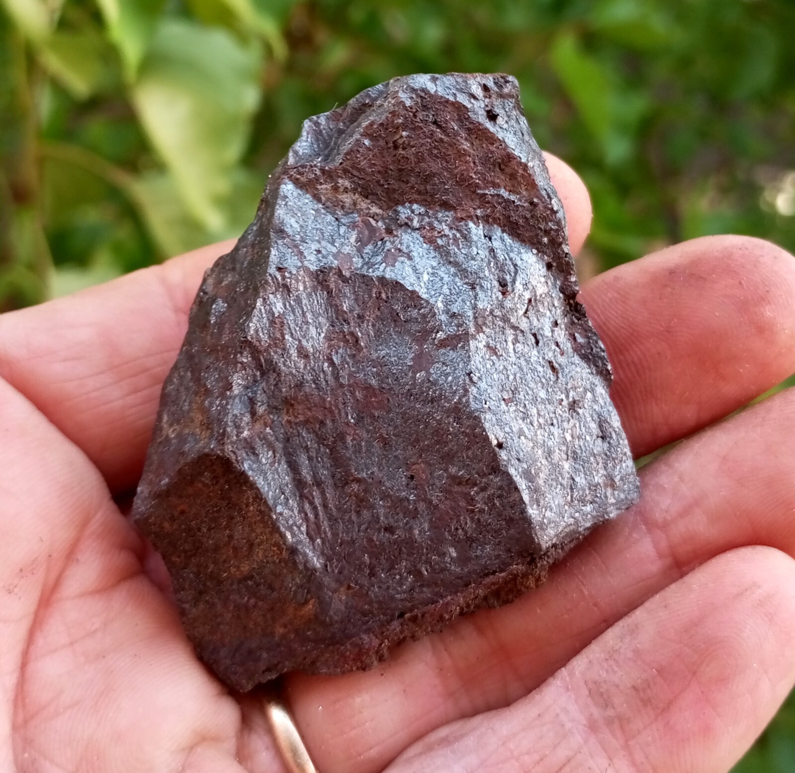 Massive Raw Magnetite Iron Ore