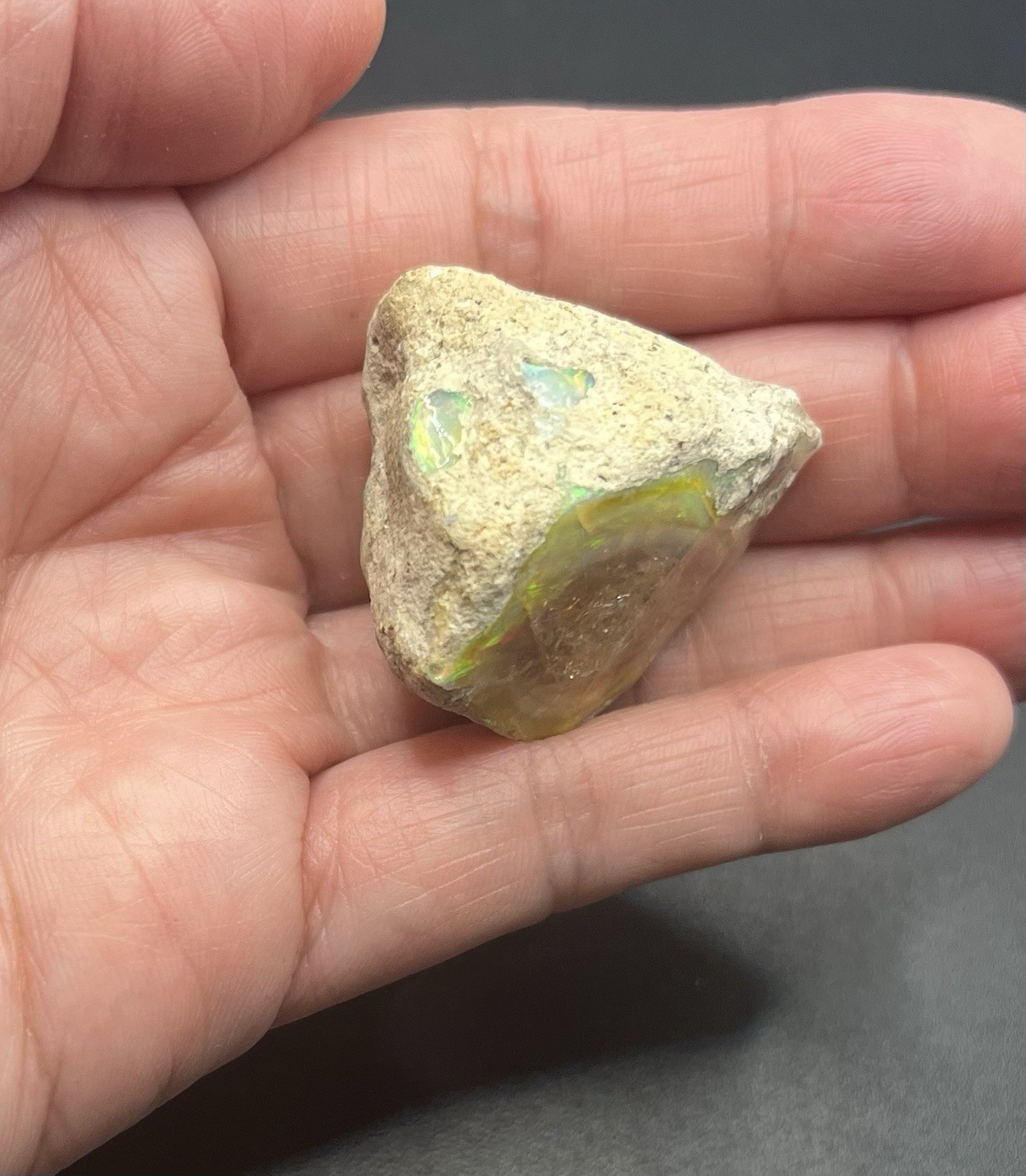 Ethiopian Welo Genuine Opal 23.8g Approximately 1 1/2in AWESOME FLASHES
