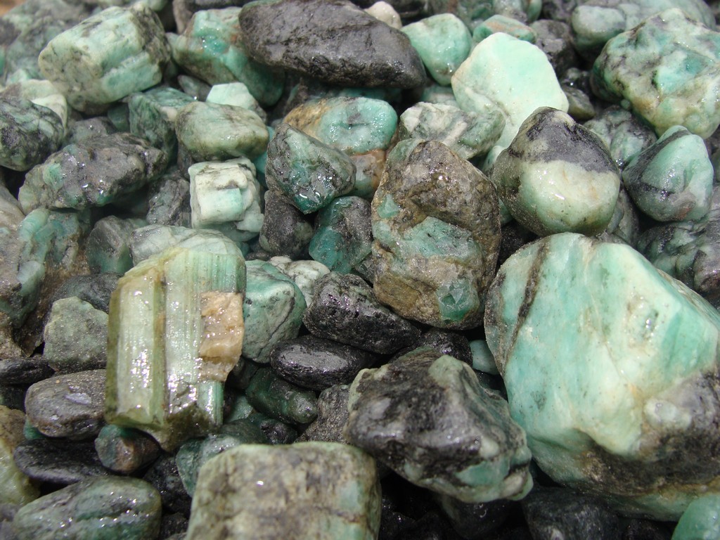 1000 Carat Lots of Unsearched Natural Emerald Rough + a FREE faceted gemstone