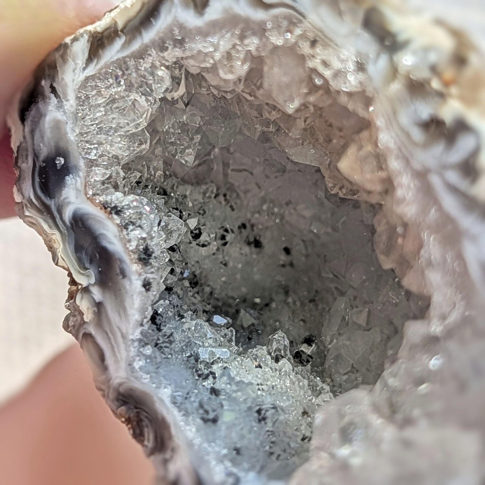 2″ oco agate geode, self-stands, natural quartz druzy geode half, quartz crystal