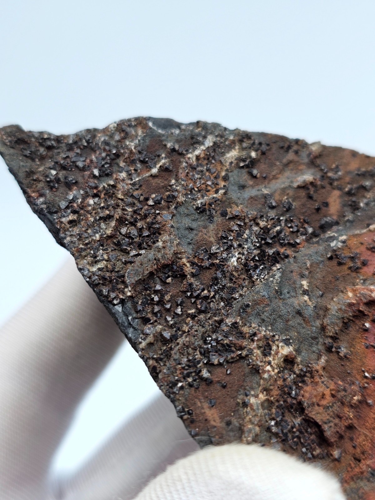 Natural Magnetite Crystal Cluster 242g – Magnetic Iron Oxide – Kryvyi Rih Ukrain