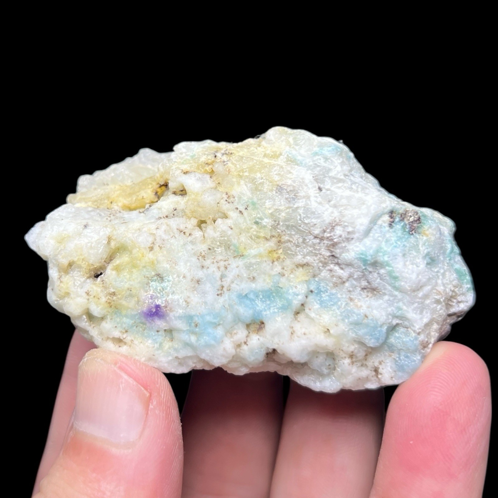 Afghanite, Lazurite, Marialite, Scapolite, Calcite, Fluorapatite, Phlogopite,