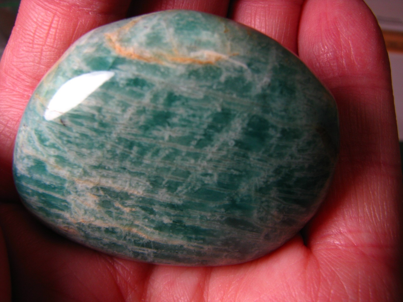 3oz 2.1 x 1.6 x .9nch AQUA AMAZONITE PALM STONE GREAT COLOR MADAGASCAR #033