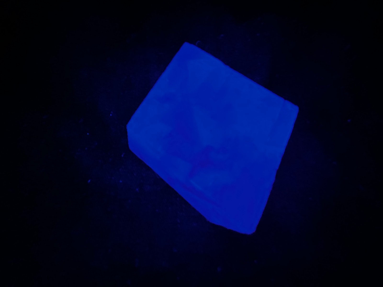 KB: GREAT! SW FL. BLUE/WHITE & PINK LW & PHOSPHORESCENT CALCITE XL. FROM MEXICO