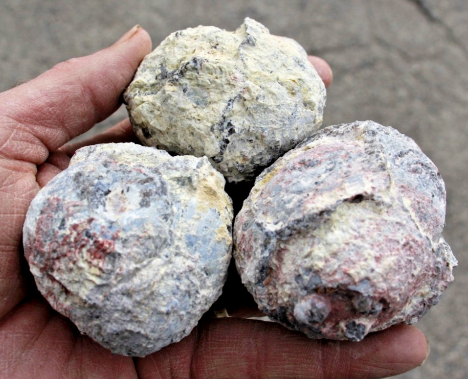 18lb. Box with 35 Whole Dugway Geodes • 2.0″ to 3.0″ diameter