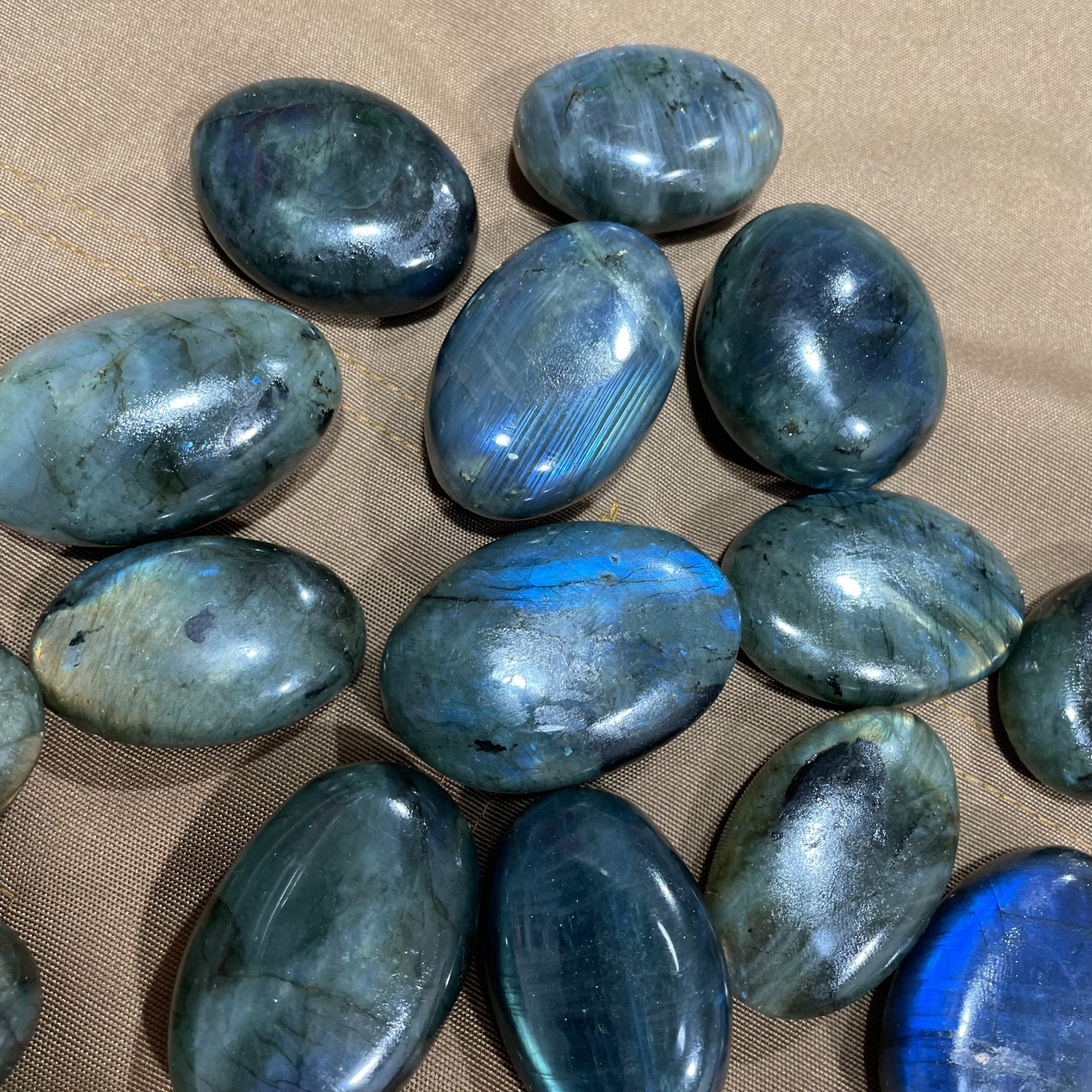 Wholesale 1kg Lot Natural Labradorite Palm Stones Crystal Energy
