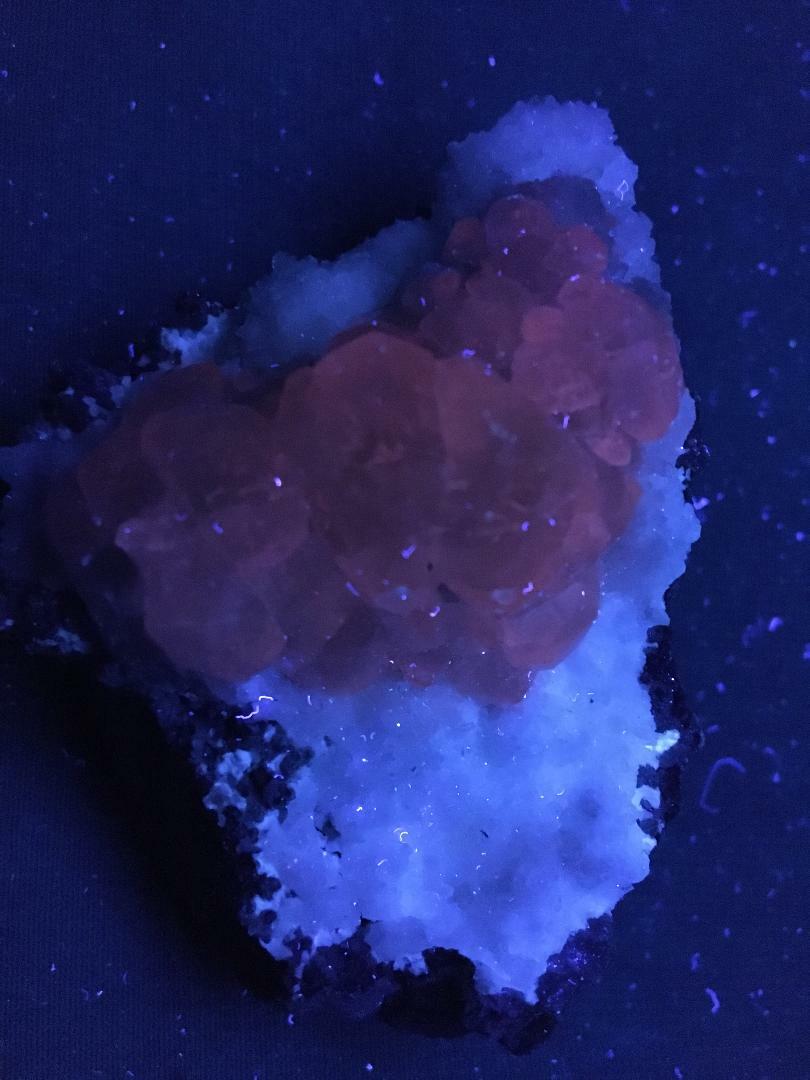 KB: BRIGHT SW FL. RED CALCITE XLS. ON FL. SW WHITE ARAGONITE MATRIX POONA, INDIA
