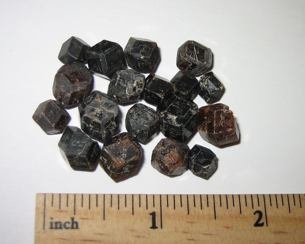 18 SMALL GOOD QUALITY 0.2″- 0.3″ ANDRADITE GARNET CRYSTALS FROM MALI ~ 21.2g *2