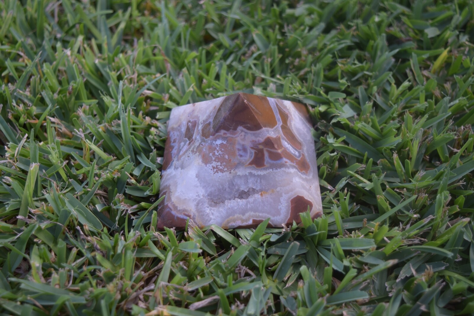 OJ Ocean Jasper Pyramid with nice vug. Brown and White 377g Lot 41