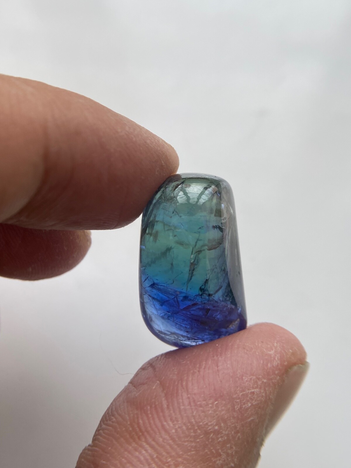 Pleochoric Natural Tanzanite Tumble Polished Bi Color 32 Carats 23x13x11mm