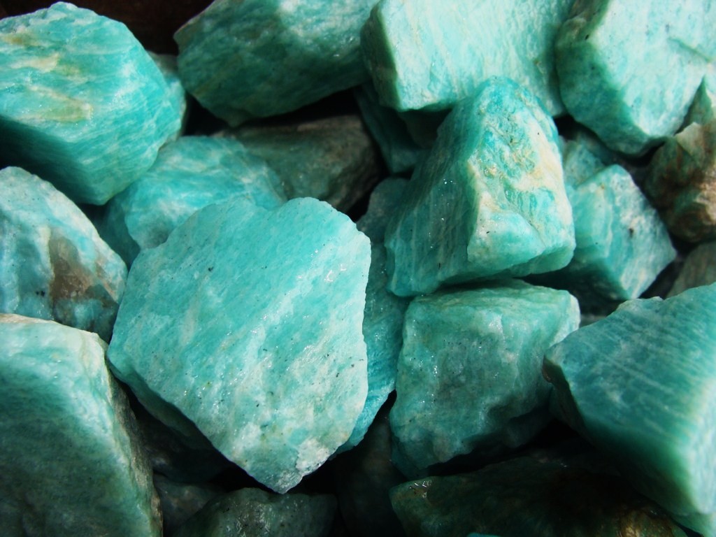 3000 Carat Lots of Unsearched Natural Amazonite Rough – Plus a FREE Faceted Gem