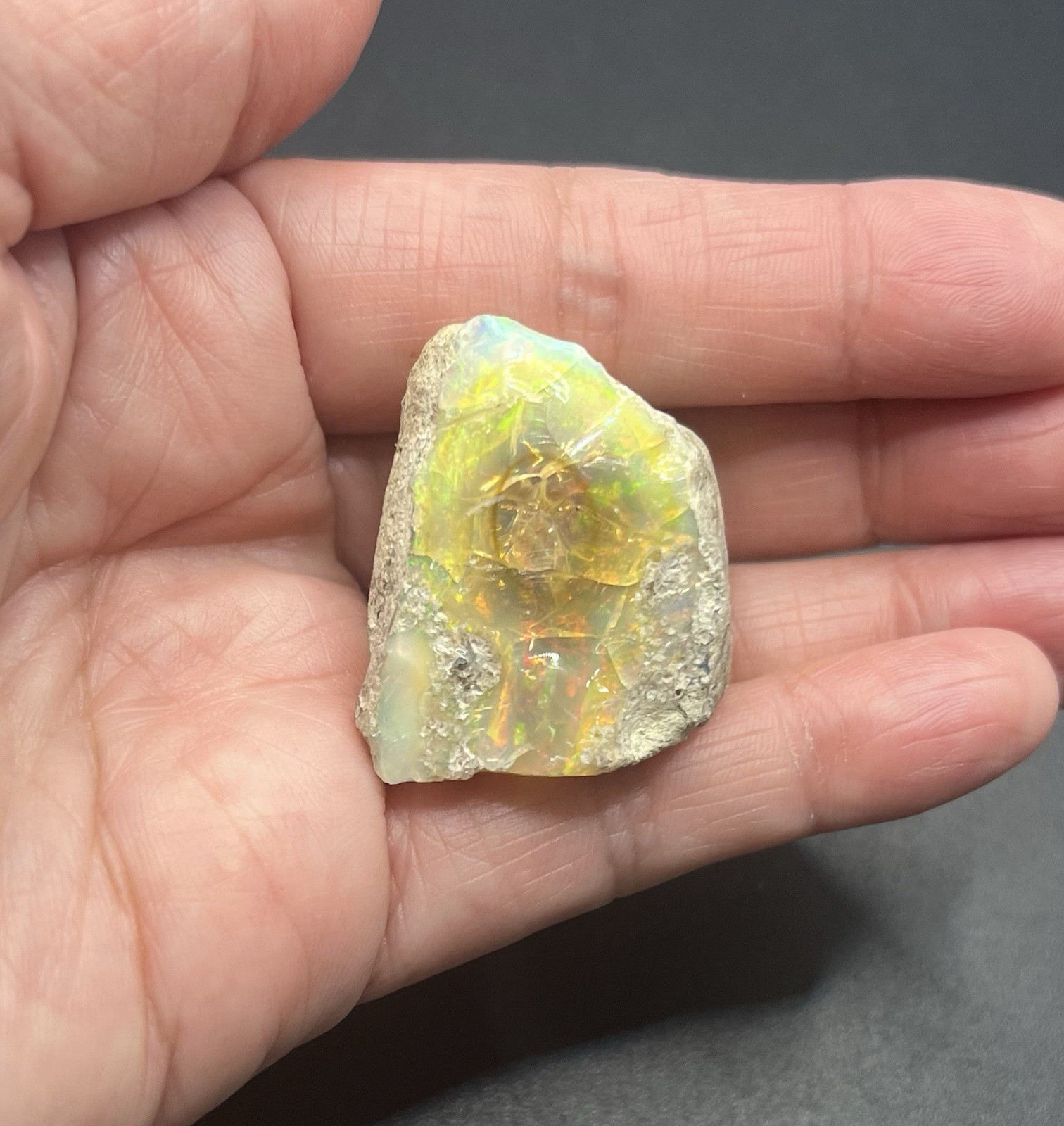 Ethiopian Welo Genuine Opal 23.8g Approximately 1 1/2in AWESOME FLASHES