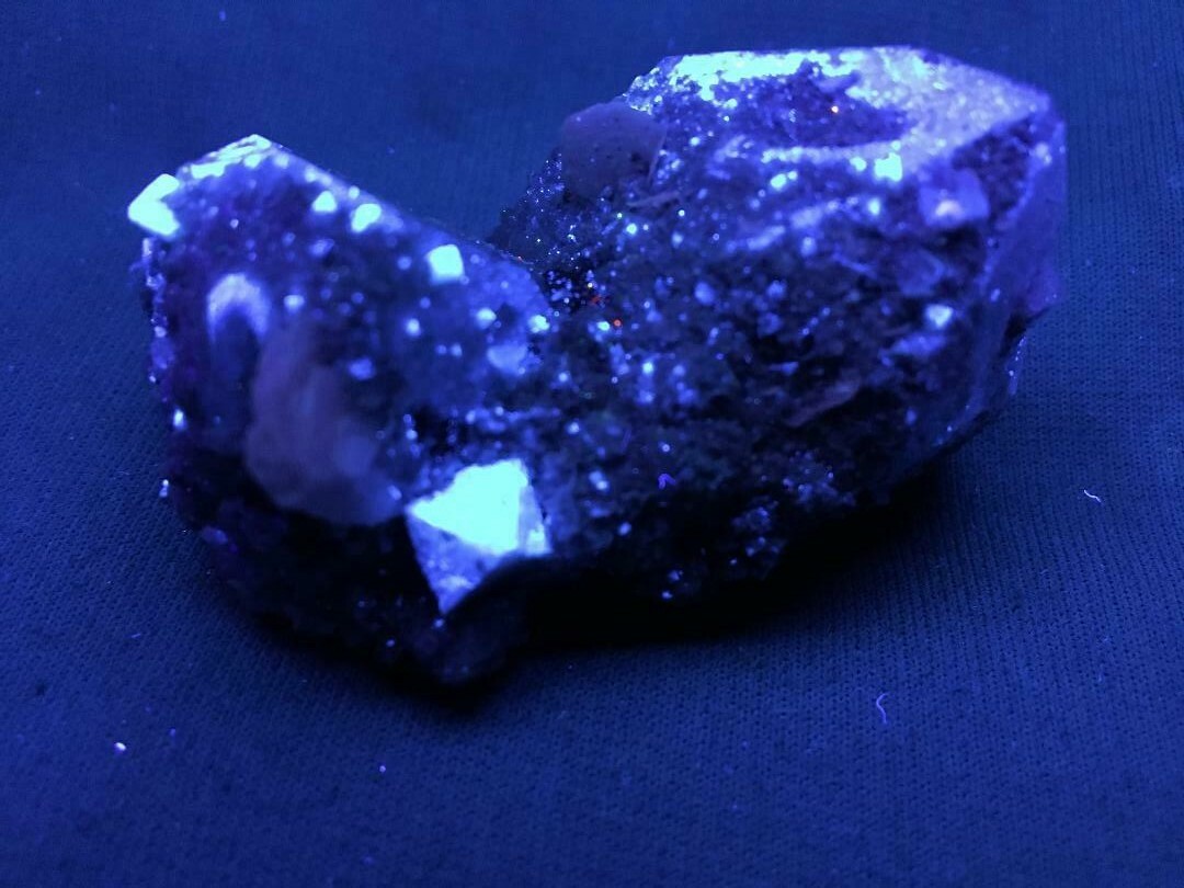 KB: SW FL BRIGHT BLUE/WHITE XL OF SCHEELITE IN MATRIX, HUNAN PROVINCE, CHINA