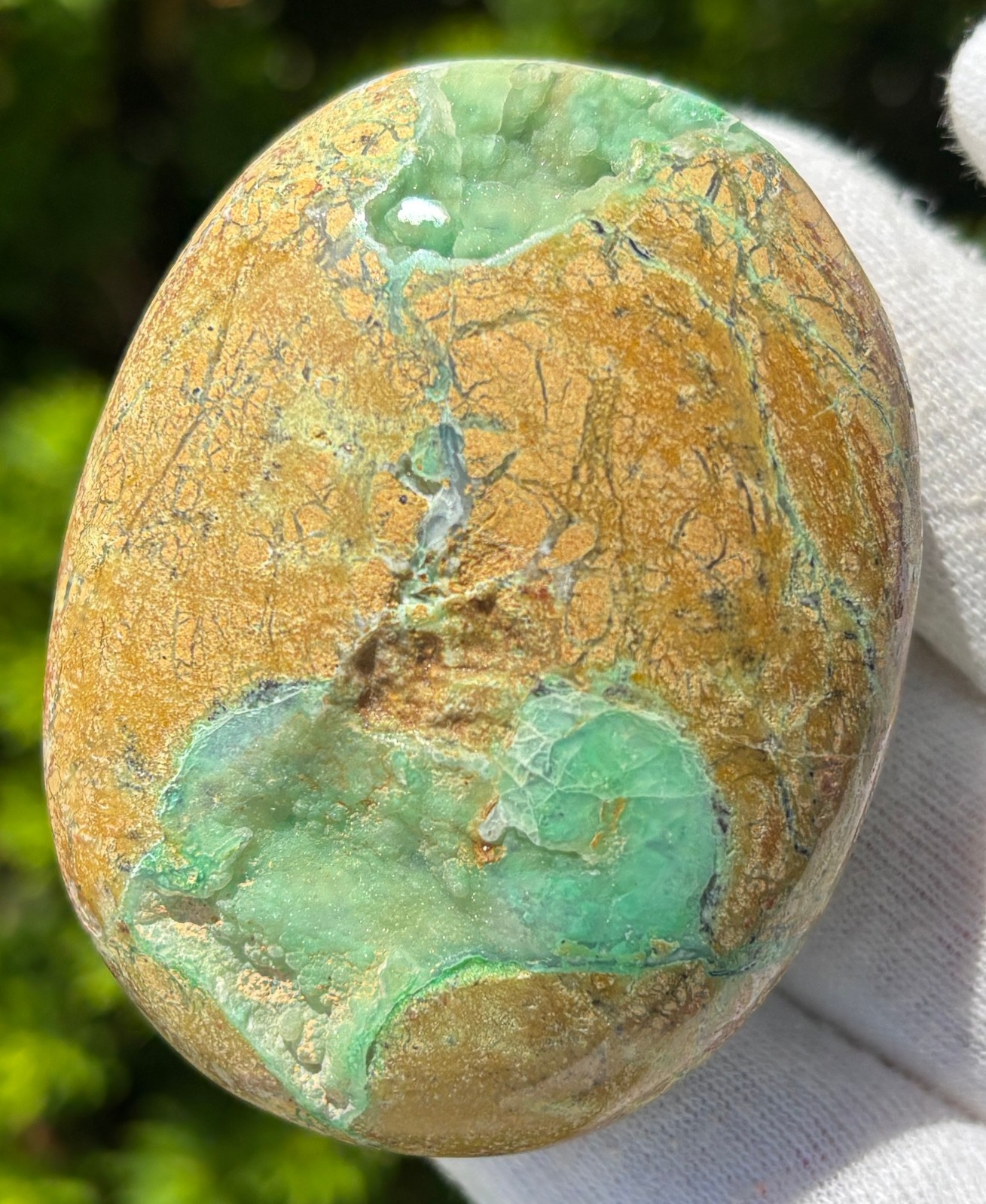 USA SALE SEE VIDEO 157g LOT 2 GREEN SMITHSONITE PALMSTONES PALM STONE STONES