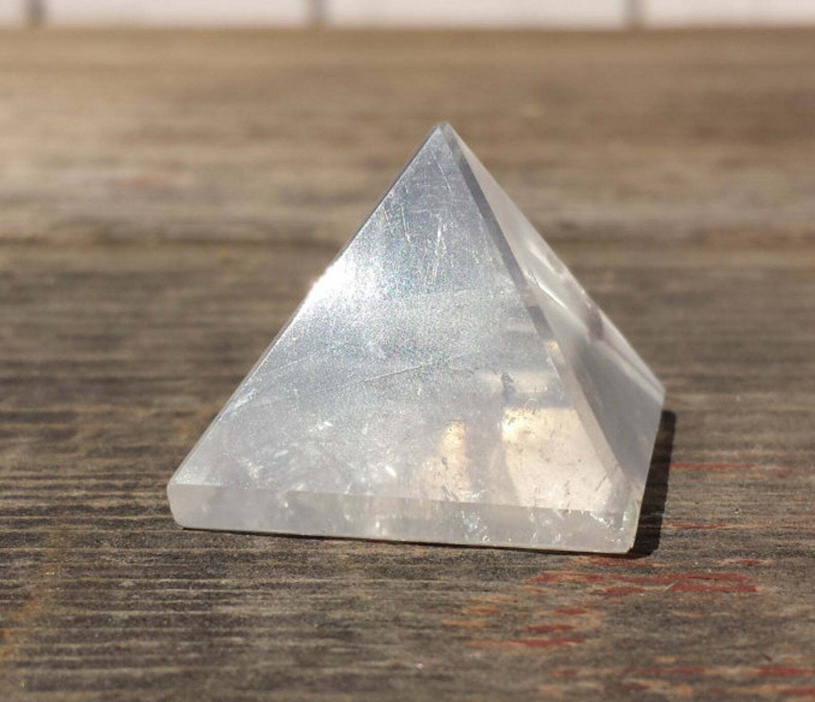 NATURAL CLEAR QUARTZ MEDIUM GEMSTONE PYRAMID 27-30mm