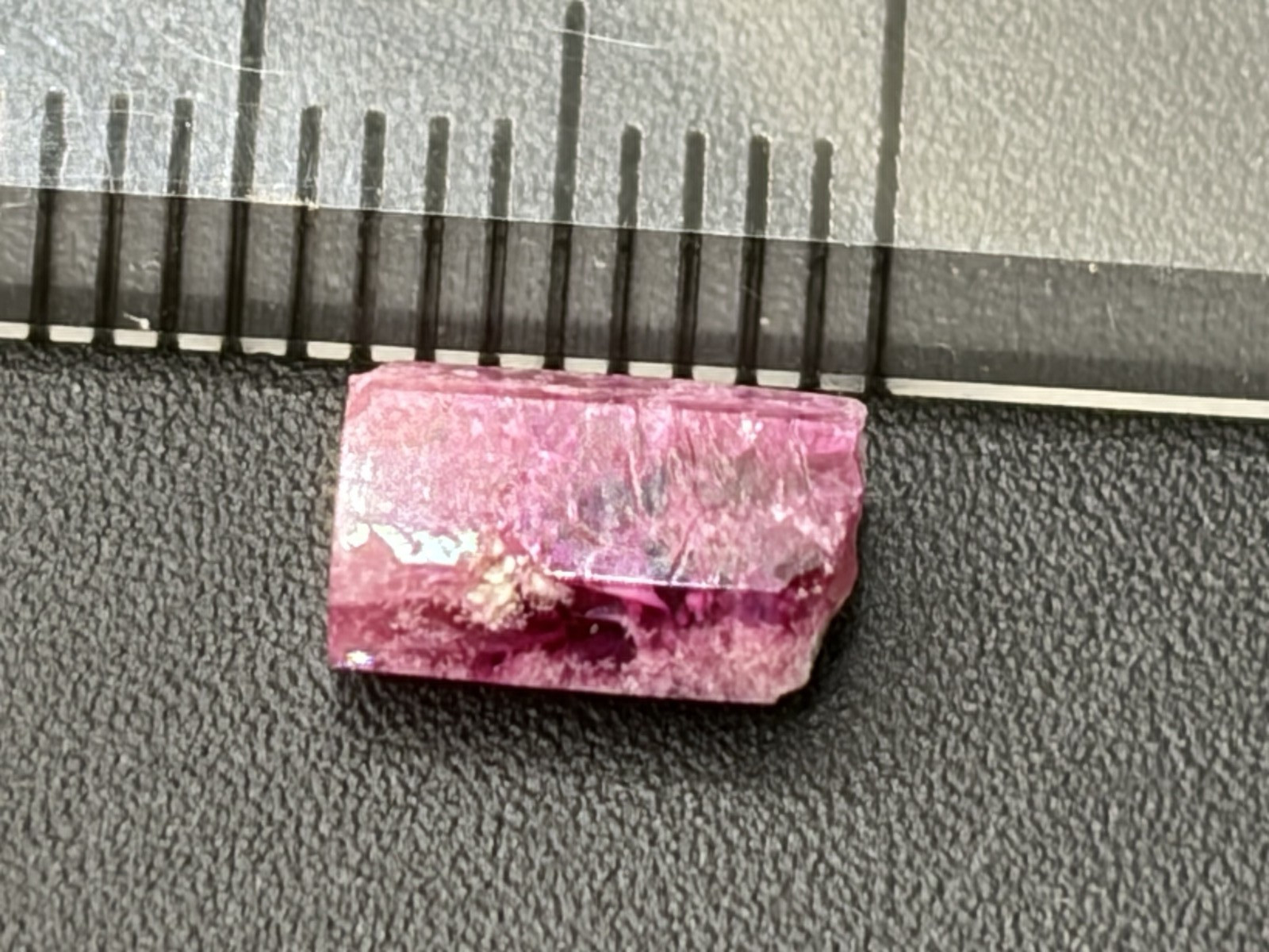 RED BERYL SPECIMEN THUMBNAIL