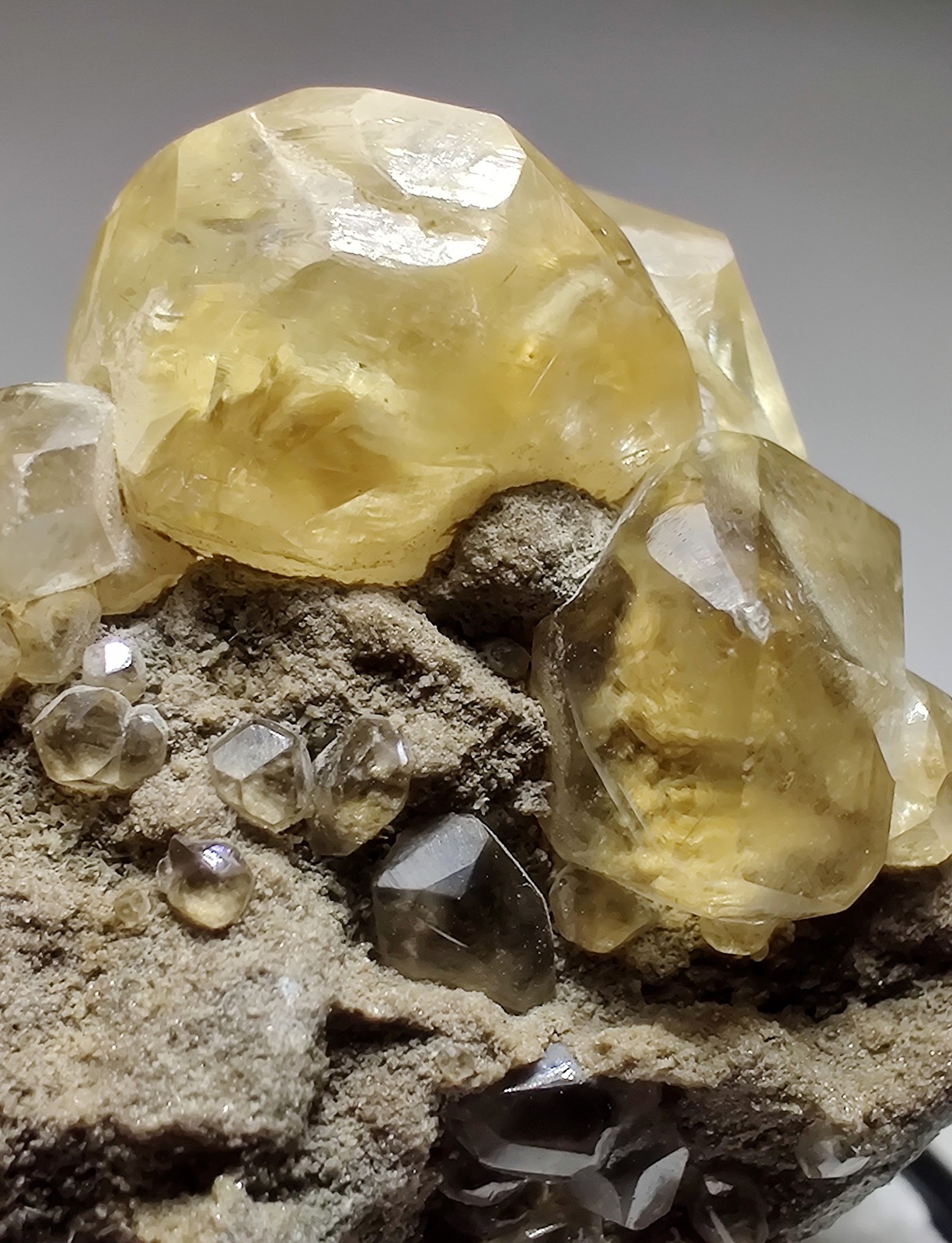 Beautiful Calcite crystals on matrix, fluorescent. Berry Quarry, Indiana. 3.1 cm