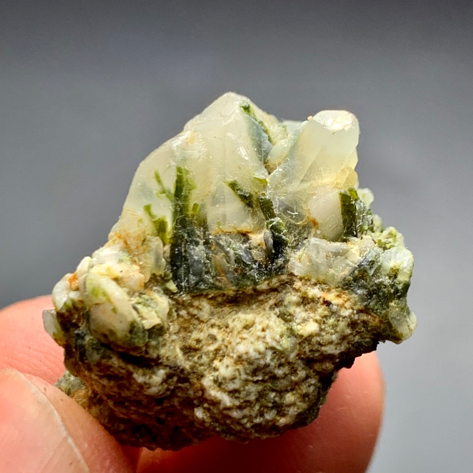 60 CT Terminated Natural Epidot Crystals Bunch with Quartz Pakistan