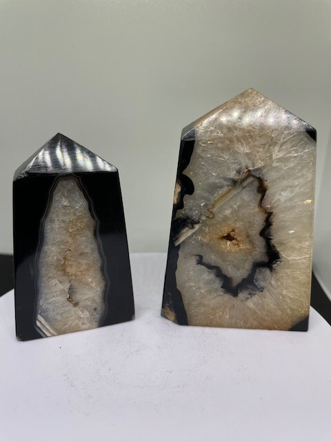 Black Agate Standing Geometric Shape – Crystals #1