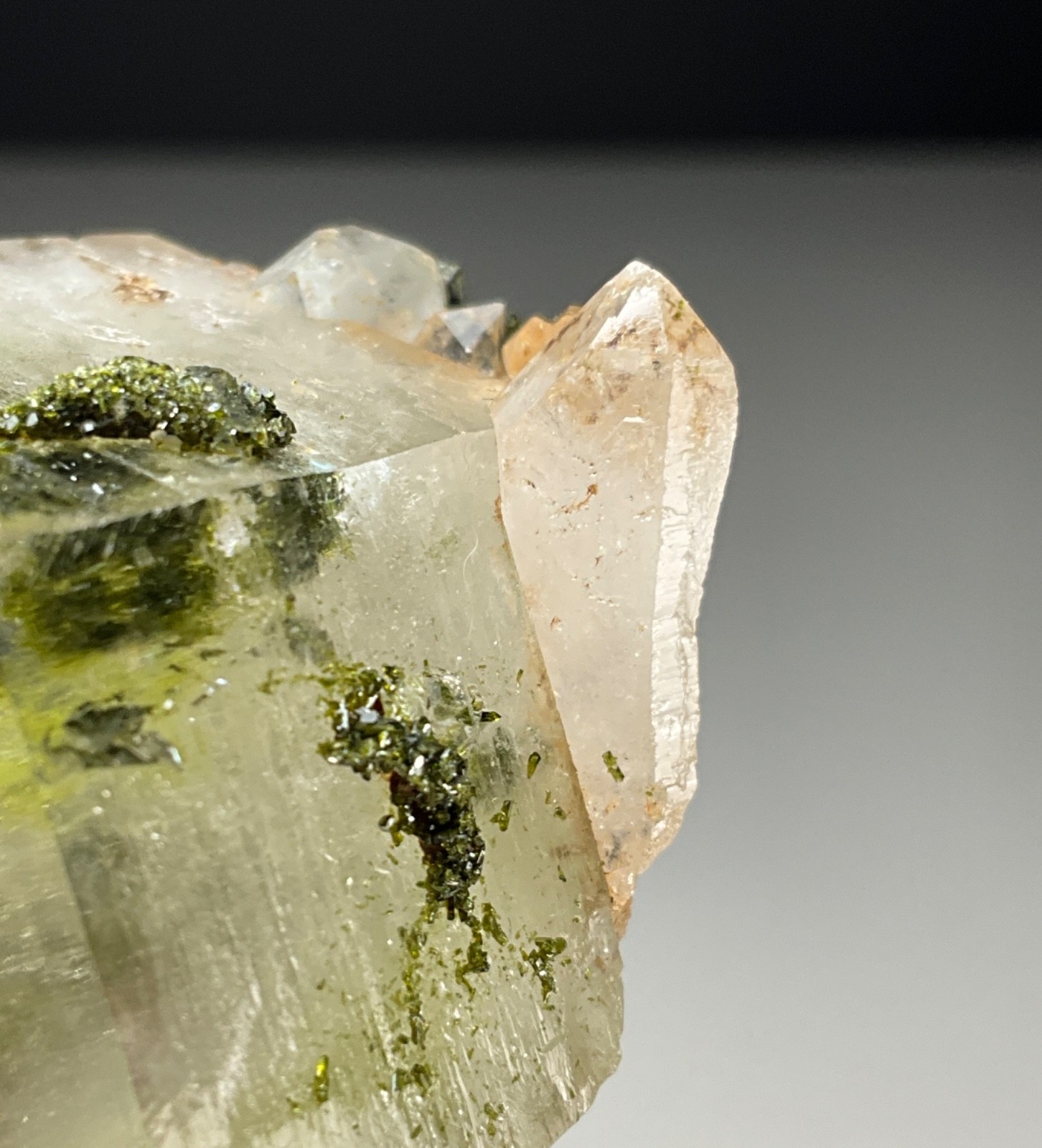 NEW FIND! QUARTZ WITH EPIDOTE FROM HAKKÂRI PROVINCE, TURKEY