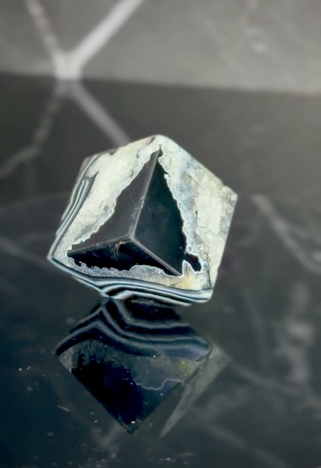 Banded Agate with Druzy – Free Standing Cube