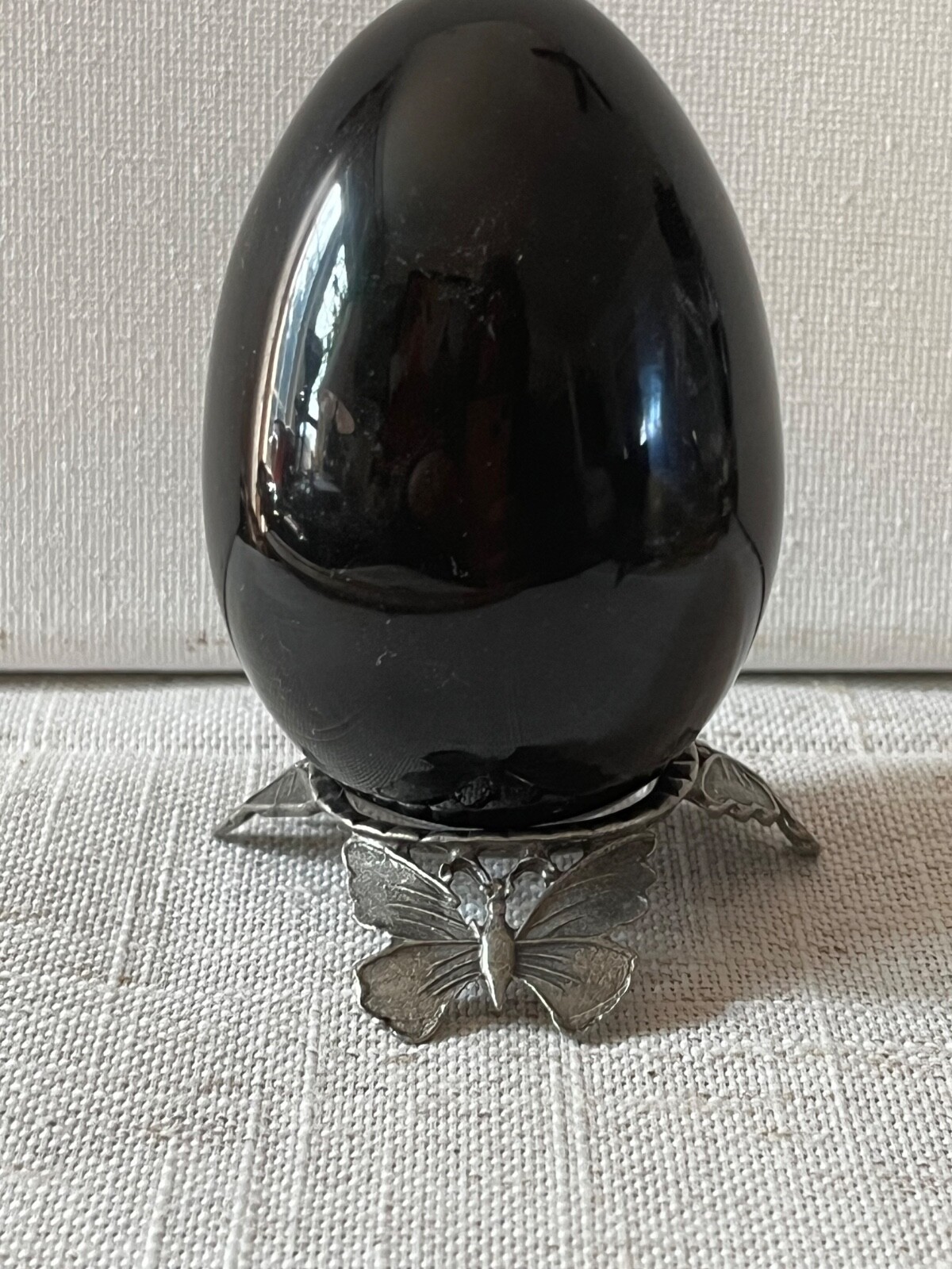 Black Onyx Egg w/ Lucite Stand.Egg is 2 1/2″ high/Stand is 1″ H -Base 1 1/2 sq