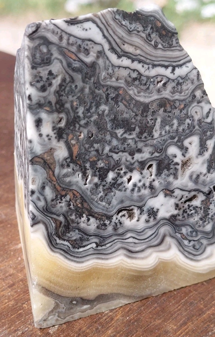 Zebra Calcite Polished Pyramid Dendrite Translucent Bands 3 1/4″x3 1/4″×2 1/2″