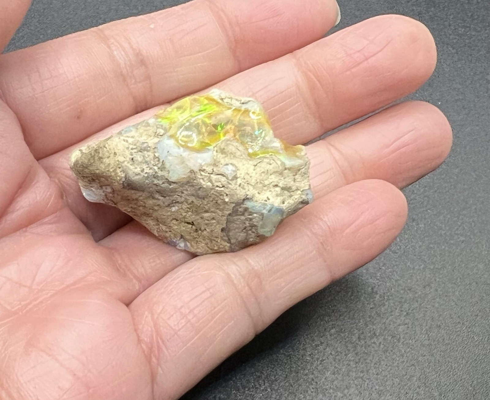 Ethiopian Welo Genuine Opal 14.5g Approx 1 1/2in AWESOME FLASHES