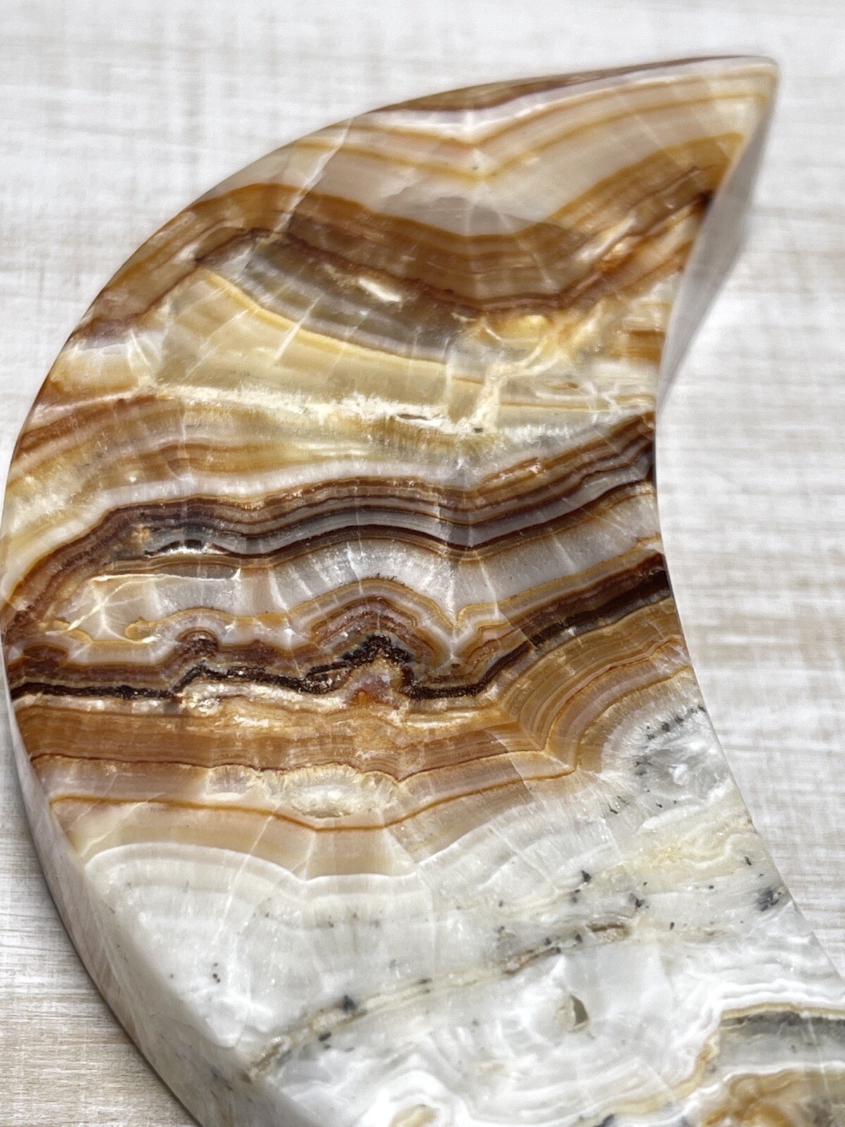 BANDED ONYX MOON – Mineral Calcite Carving Lunar Crystal Witch Stone Brown White
