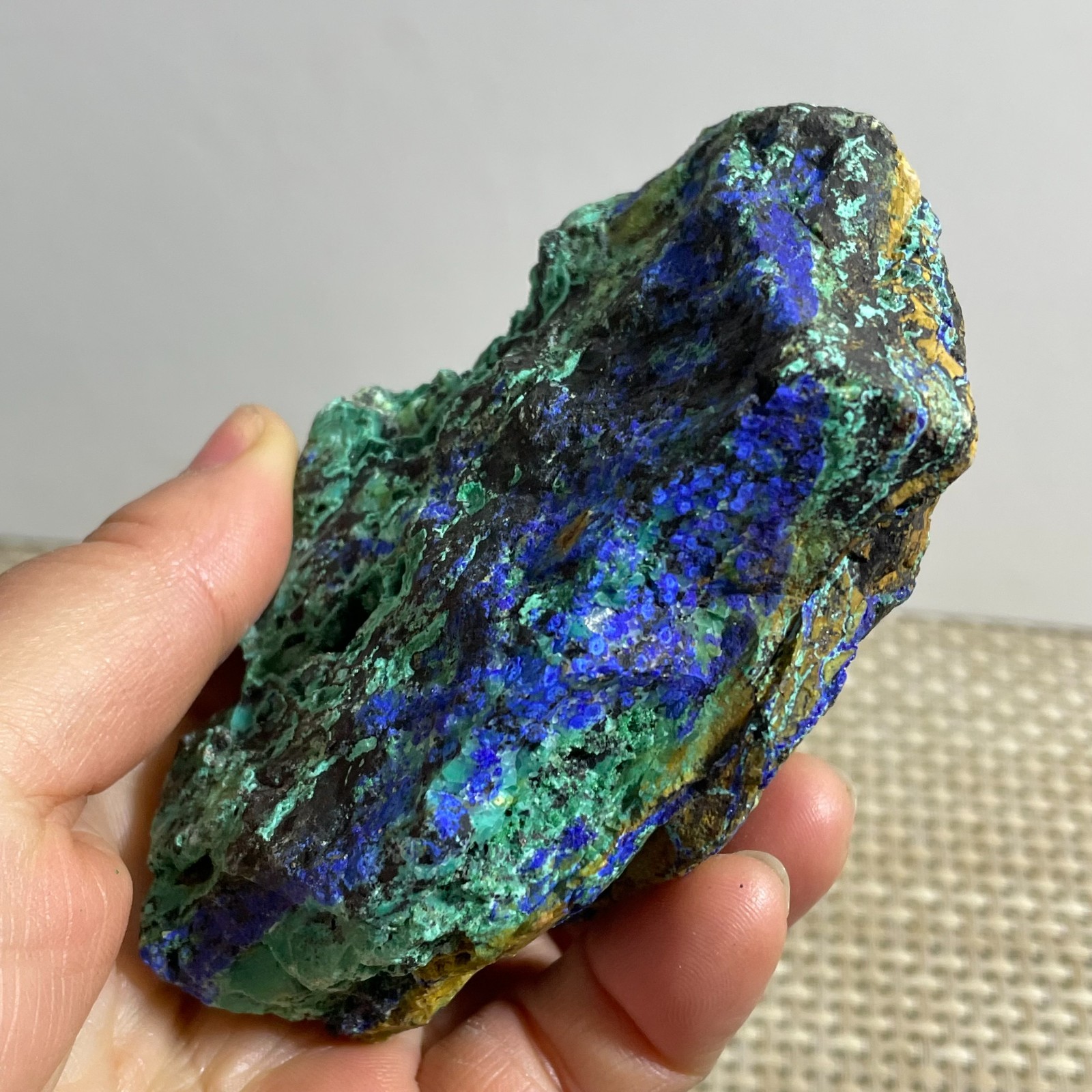 231g Natural blue copper ore quartz crystal mineral specimen