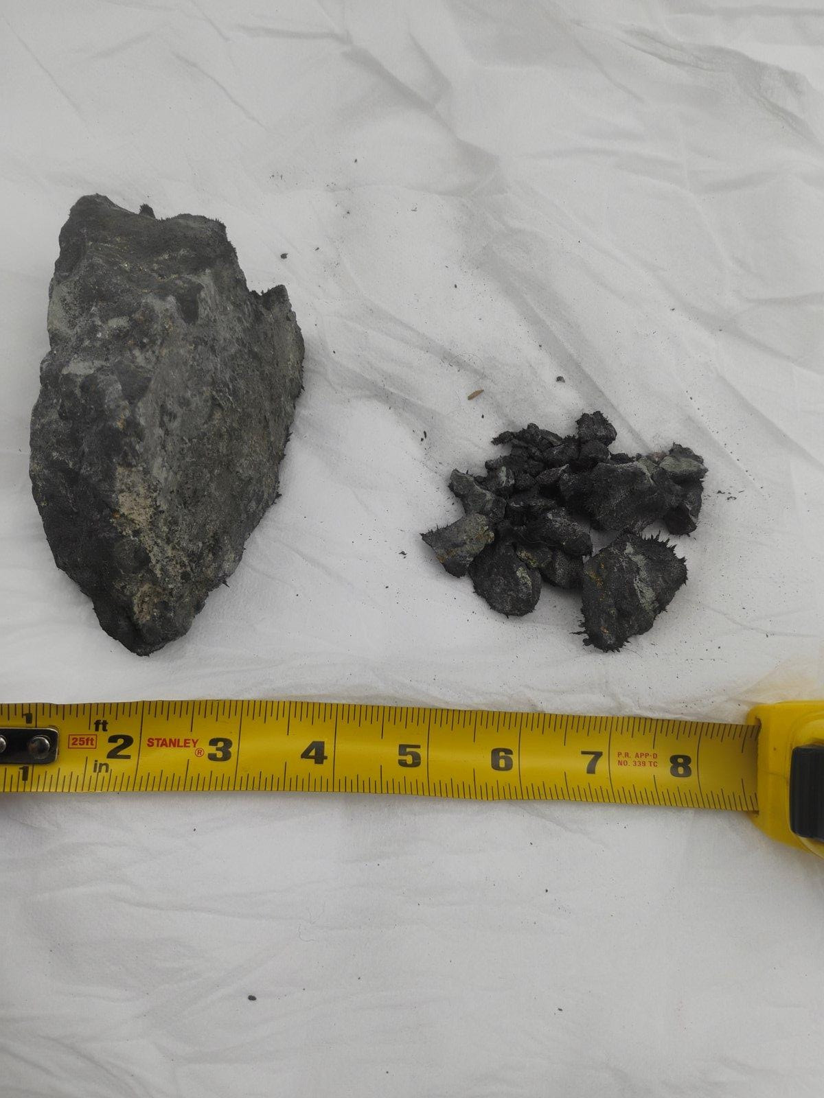 Large Lodestone Magnetite plus smaller stones iron+powder – 3.4 lbs 1542g USA