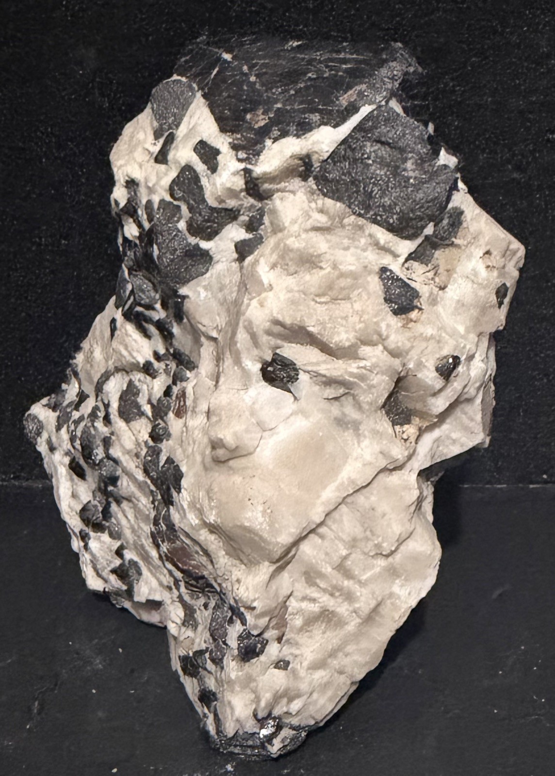 Franklinite crystal in Fluorescent Red Calcite with Willemite From Franklin,Nj
