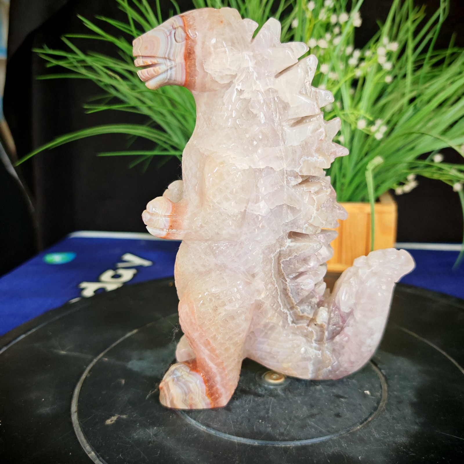 4.40LBTop natural crystal hand carved therapeutic artwork2.0kg
