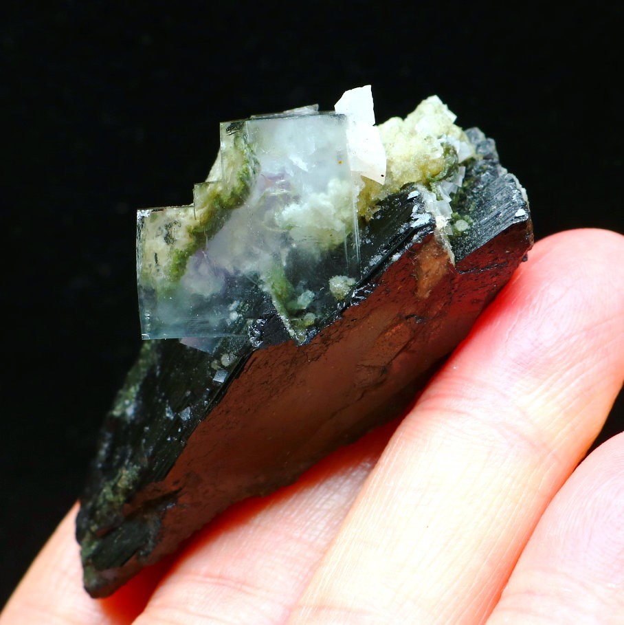 Natural Blue Cubic fluorite Black tungsten ore Mica mineral specimen/yaogangxian