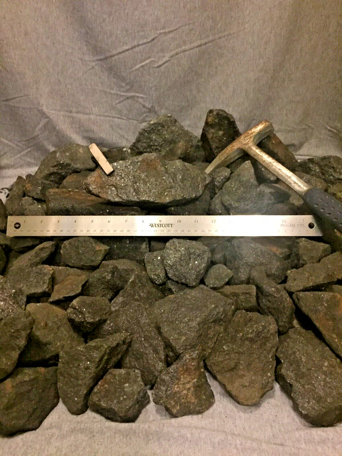 Dark Iron Ore, Magnetite Ore, Smelting Ore, Iron Ore Rock, 30 Pounds