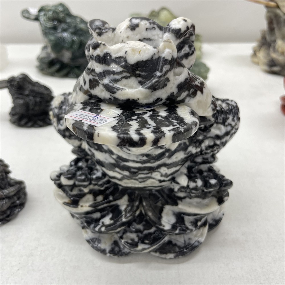 7.7LB 6.3″A+Natural Black And White Jasper Money Toad Crystal Hand Carved Statue