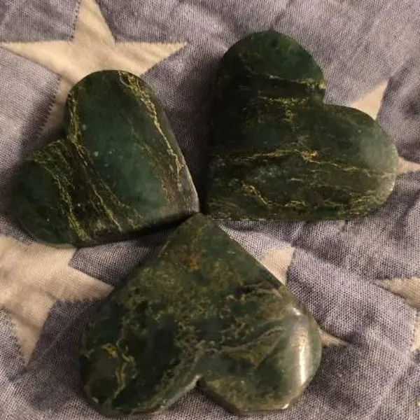 AAA+ Natural Emerald Heart Palm Stone Heart Chakra Healing Green Crystal Decor
