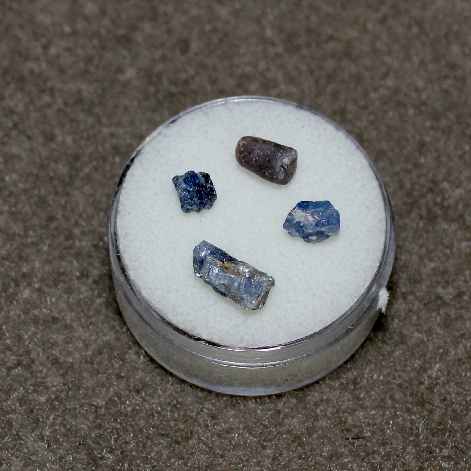 SAPPHIRE Corundum (4pcs) from the Cowee Valley, Macon Co. North Carolina