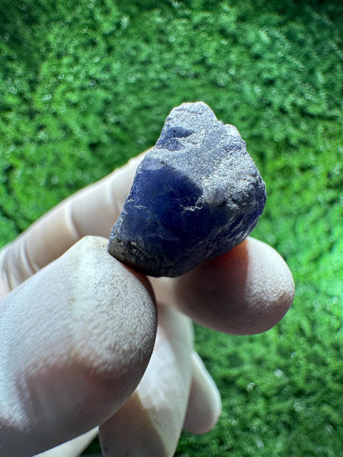 Crazy TANZANITE Crystal with COLOR CHANGE under yellow/white light / N911