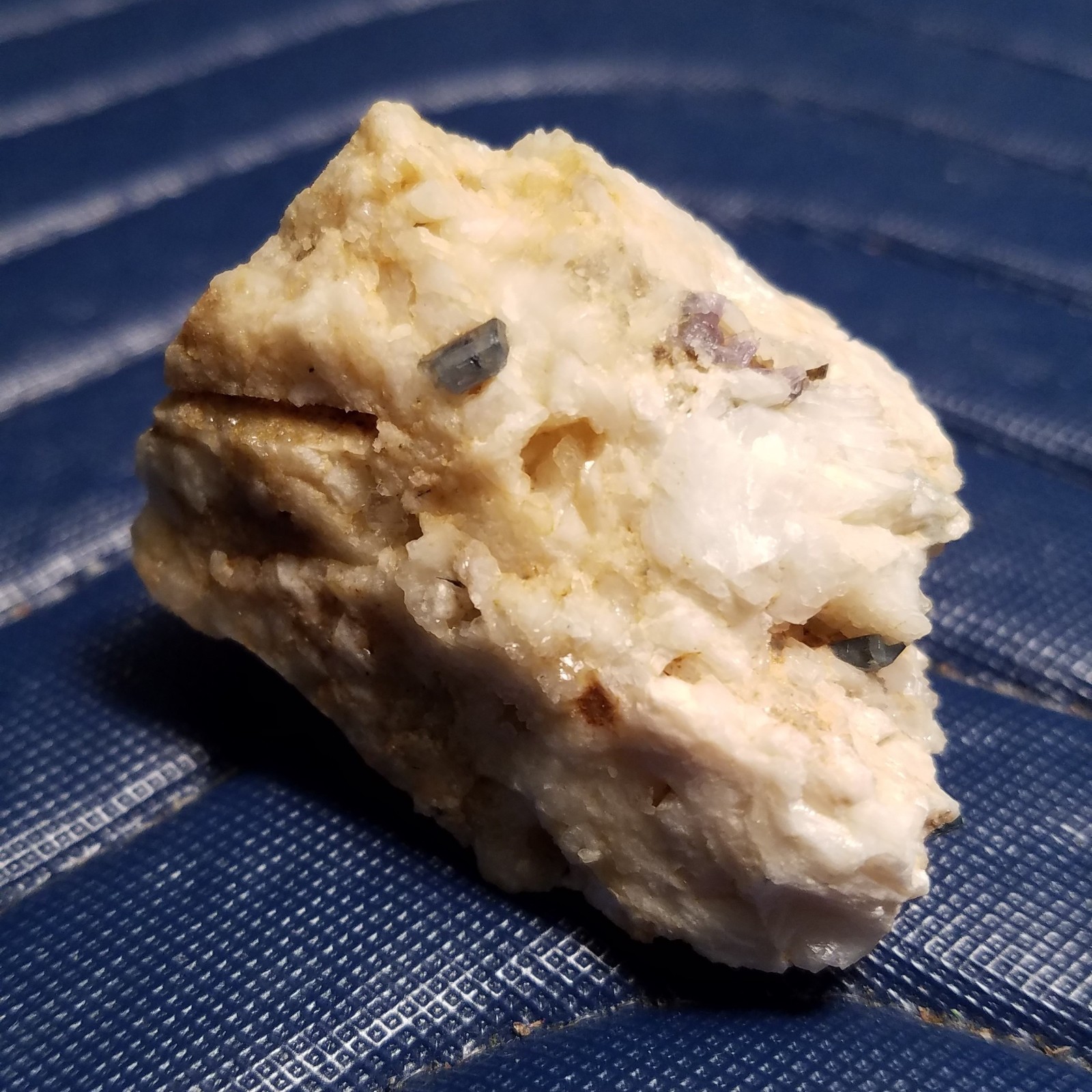 SiG: Small Deep Blue-Green Greenish-Blue Beryl Crystals on Matrix from Austria