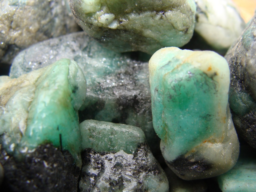 1000 Carat Lots of Unsearched Natural Emerald Rough + a FREE faceted gemstone