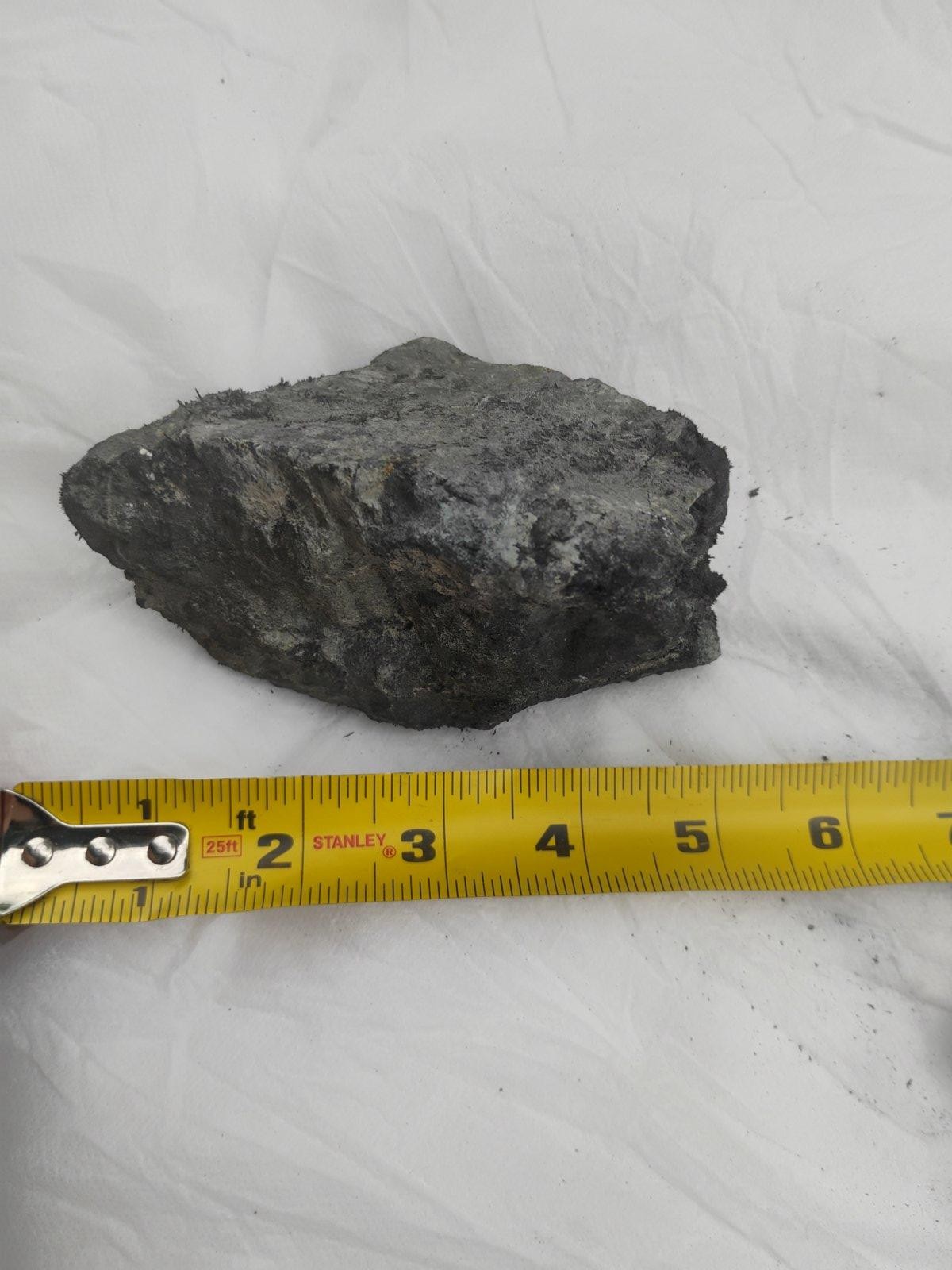 Large Lodestone Magnetite plus smaller stones iron+powder – 3.4 lbs 1542g USA