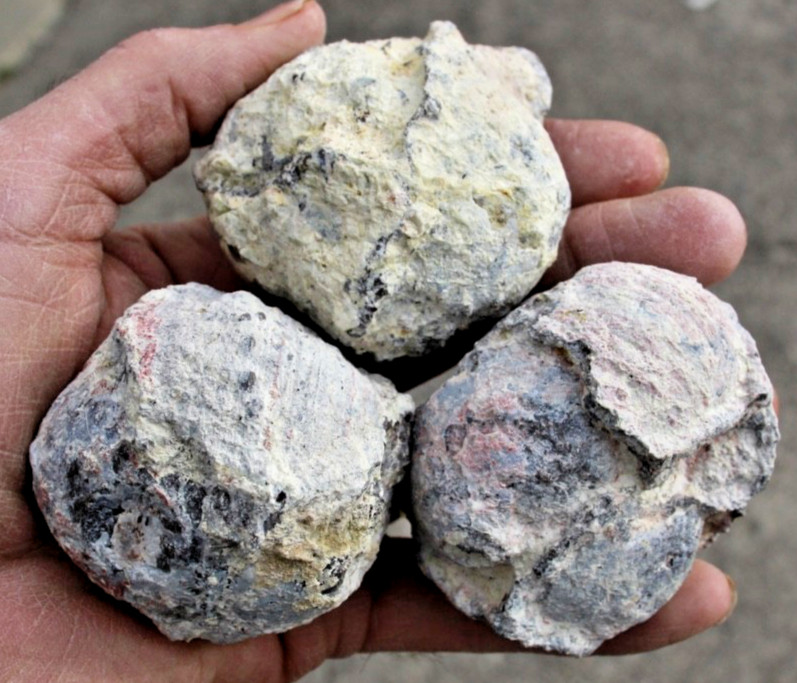 18lb. Box with 35 Whole Dugway Geodes • 2.0″ to 3.0″ diameter