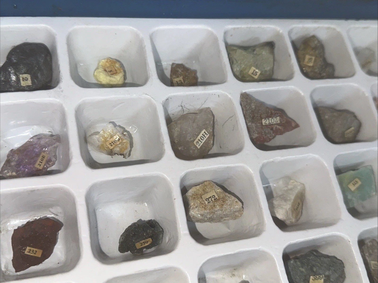Vintage RARE PORTER Chemical Company MINERALOGY KIT No. 810 rock specimens