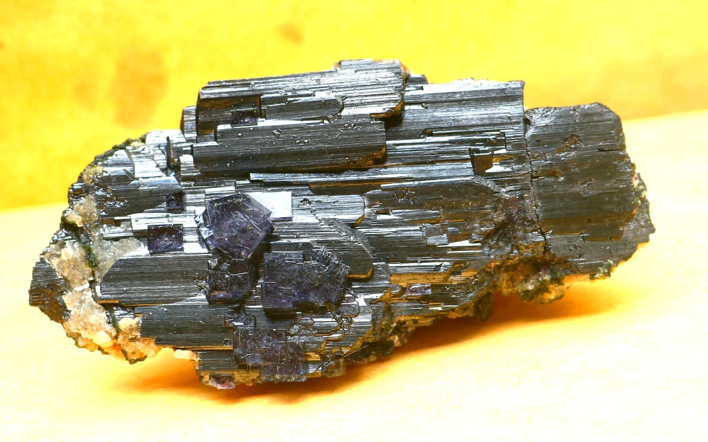 Natural”Hair” Blue Cubic fluorite Black tungsten ore mineral specimen/China