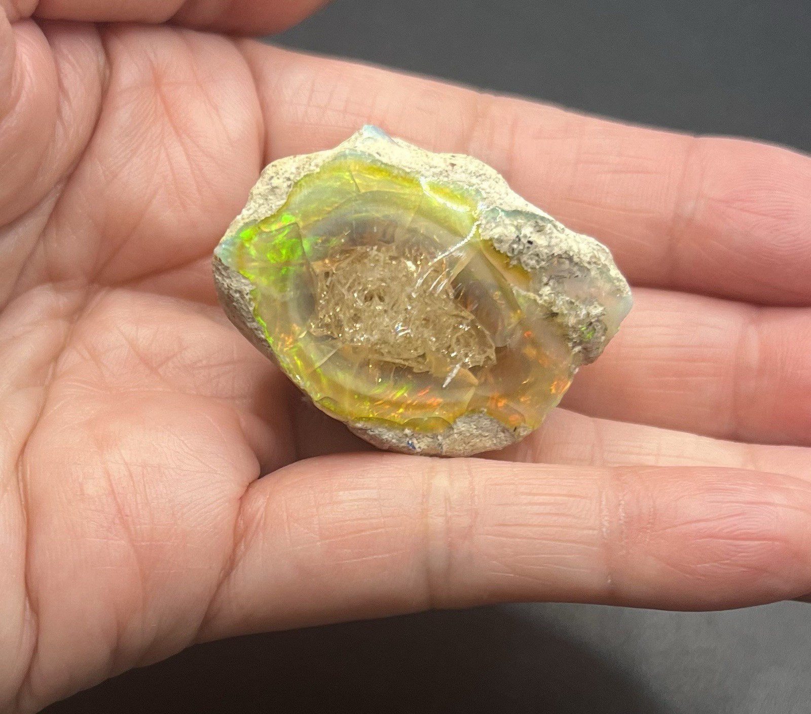 Ethiopian Welo Genuine Opal 23.8g Approximately 1 1/2in AWESOME FLASHES