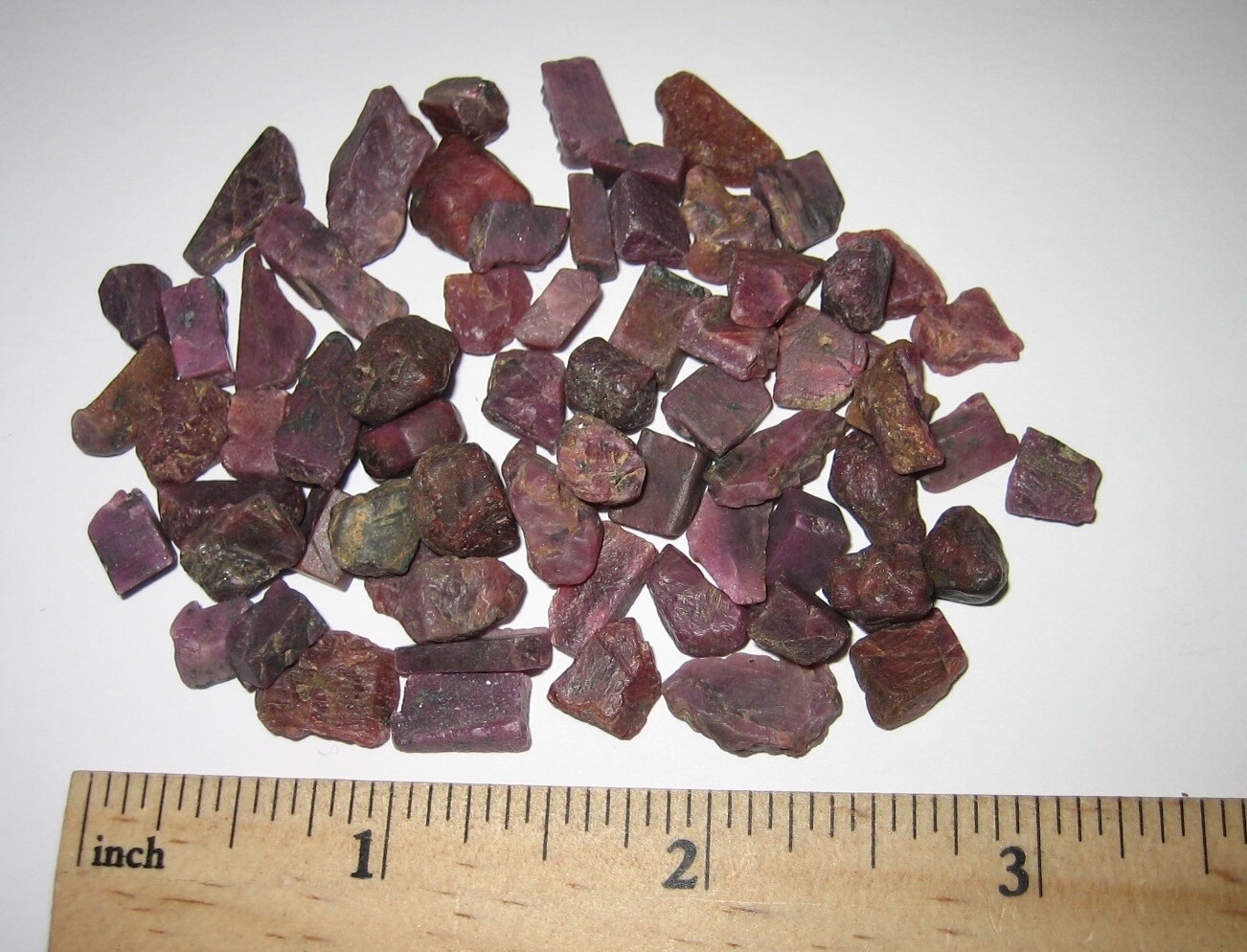 67 SMALL RARE NATURAL ROUGH 0.2″- 0.5″ RUBY CORUNDUM CRYSTALS INDIA 43.6grams *1